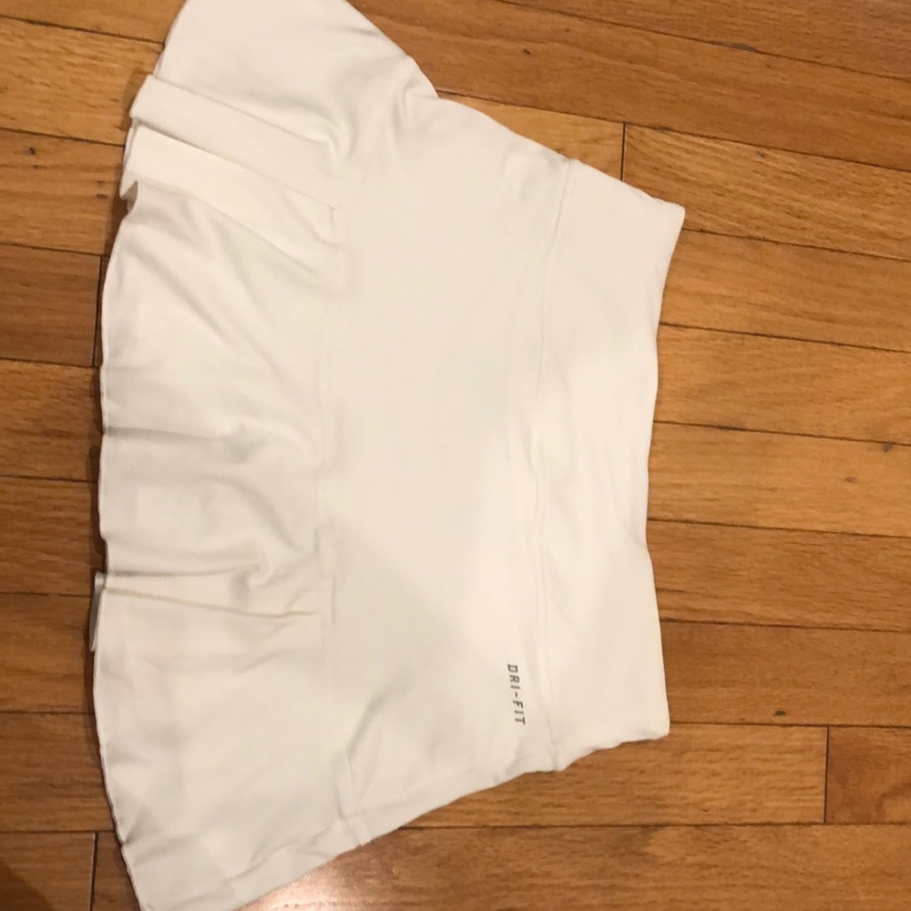Nike DryFit Women’s XSmall White Tennis Skirt